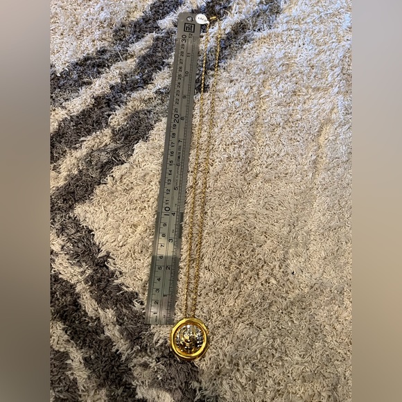 Vintage chanel necklace! Made with a Chanel clip-on earring! - Picture 4 of 11